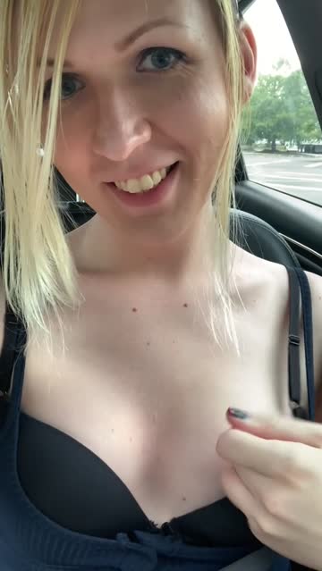 bra smile nipple blonde car natural tits xxx video