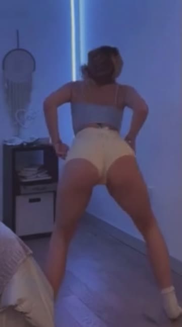 blonde bubble butt model free porn video