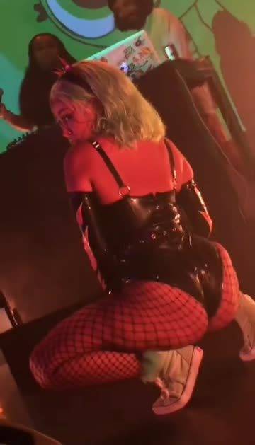 latex thick celebrity twerking hot video