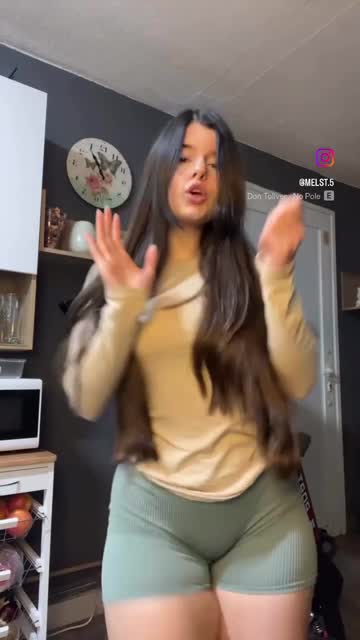 brunette thick thighs free porn video