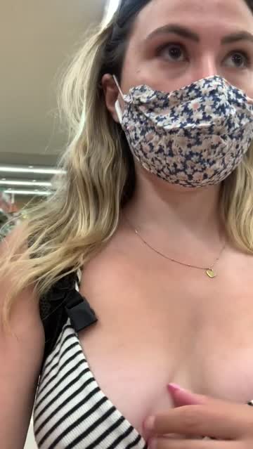public boobs flashing xxx video