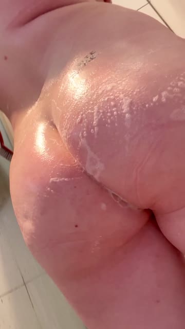 shower ass jiggling hot video