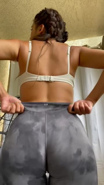 strip big ass leggings yoga pants free porn video