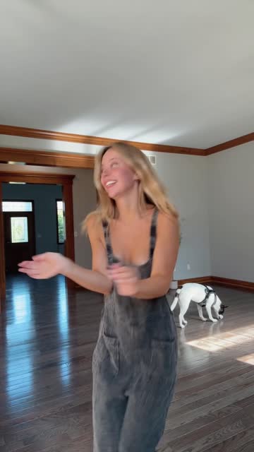 teen tiktok blue eyes flashing sex video