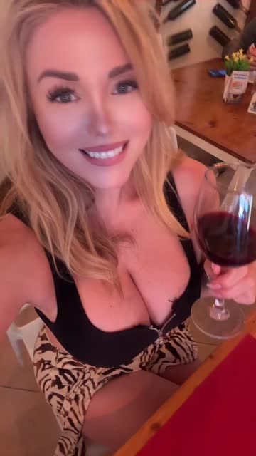 cleavage onlyfans huge tits 