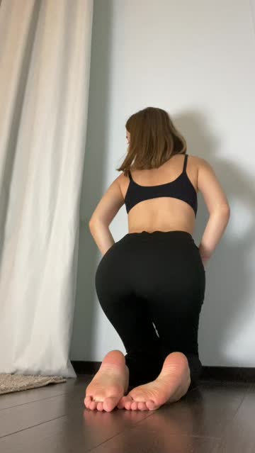 leggings ass undressing 