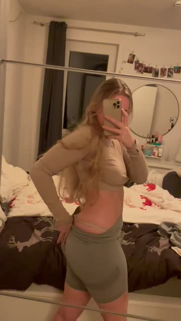 leggings 21 years old bubble butt nsfw video