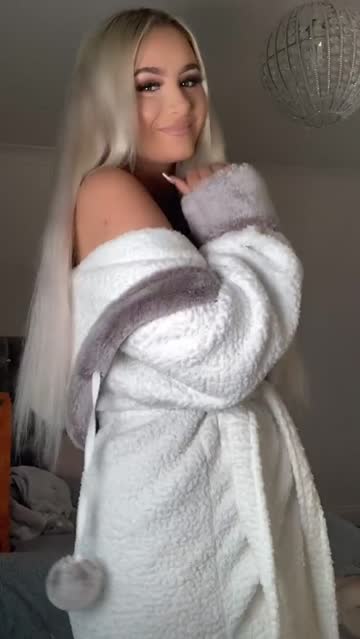 babe dress blonde nsfw video