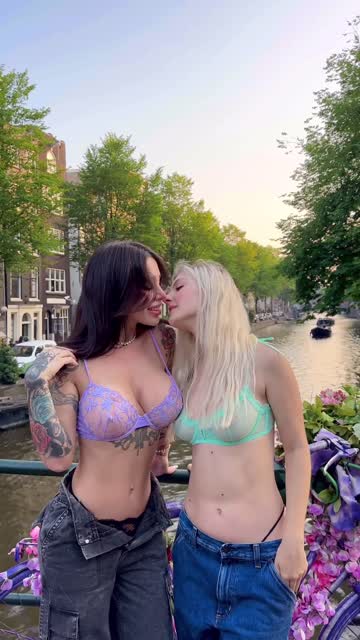 tits lesbian kissing bra sex video