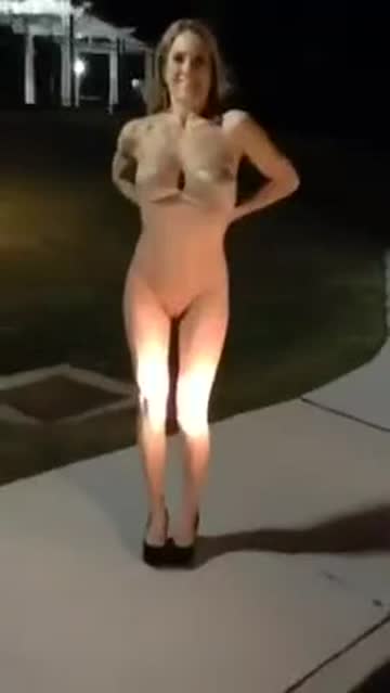 blonde outdoor flashing hot video