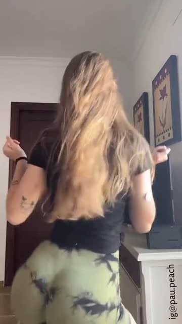 latina white girl twerking nsfw video