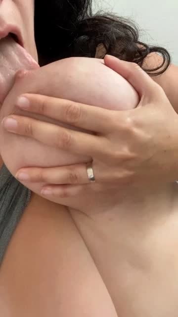 licking milf tits free porn video