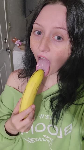 amateur licking tease big ass miss banana 