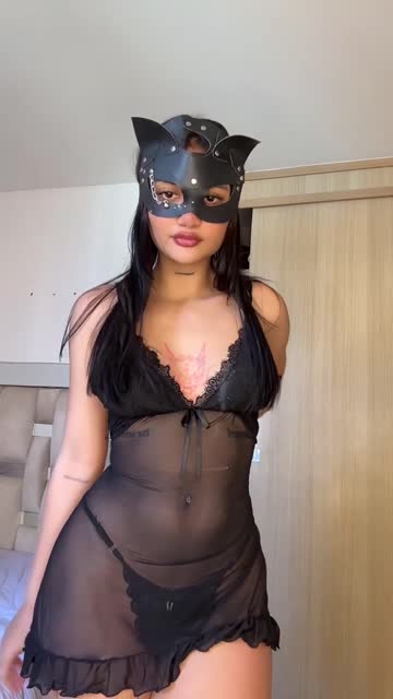brunette latina solo 