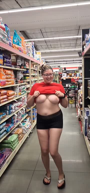 onlyfans amateur public milf flashing nsfw video