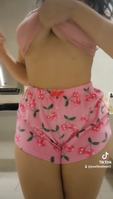cumshot big tits amateur nsfw video