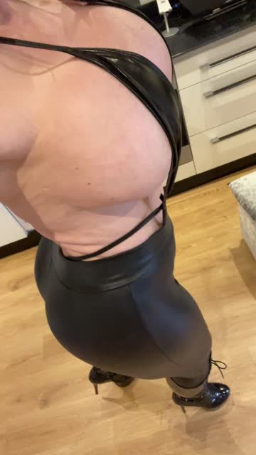 yoga pants big ass boots leggings blue eyes big tits bikini porn video