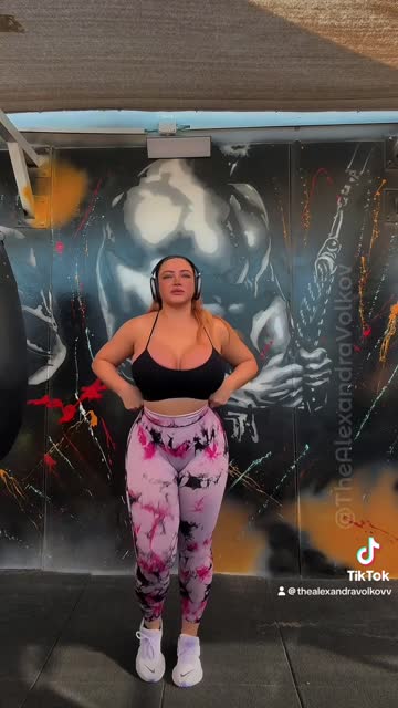 tiktok huge tits milf tits bouncing tits hot video