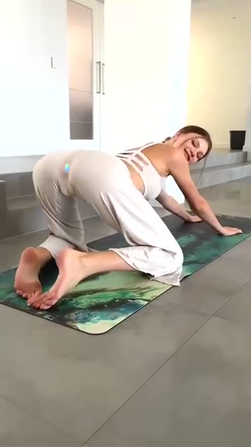 yoga anal dildo nsfw video