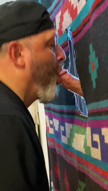 glory hole sucking bear daddy 