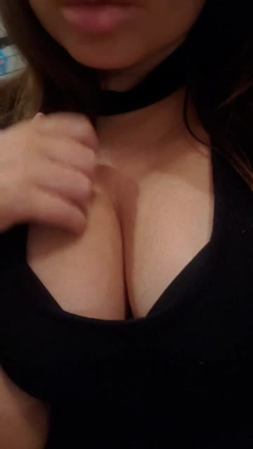 cleavage boobs brunette hot video