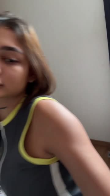 solo brunette latina 
