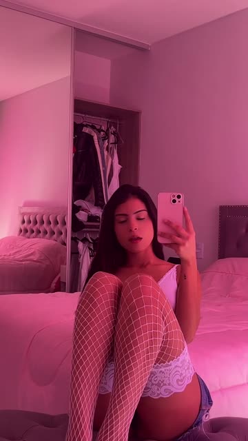 latina brunette solo 