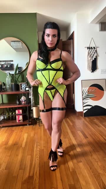 thick amateur brunette hot video
