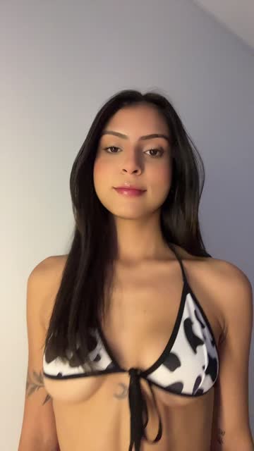 latina brunette solo 