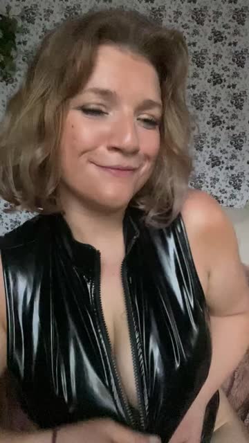 busty girlfriend milfs milf tease hotwife 