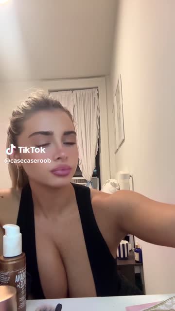 tiktok tits cleavage blonde nsfw video
