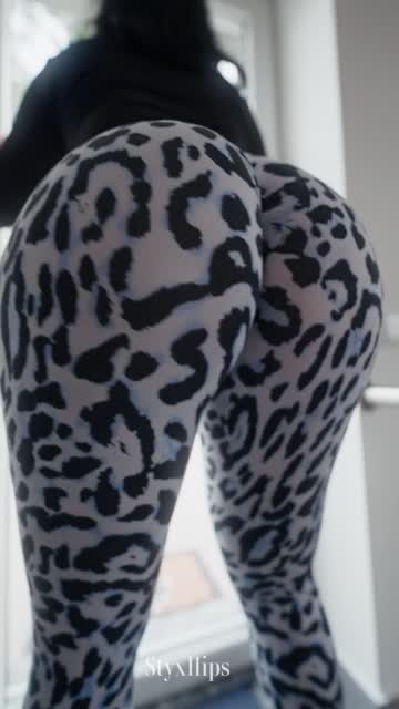 walking big ass yoga pants leggings pawg free porn video