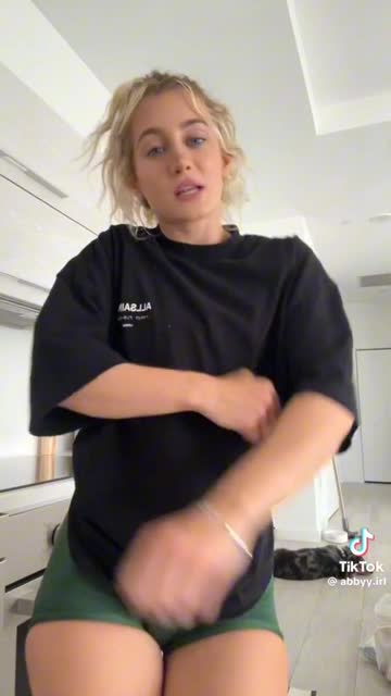 pawg tiktok shorts booty blonde 