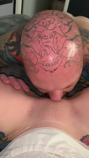pussy eating tattoo milf free porn video