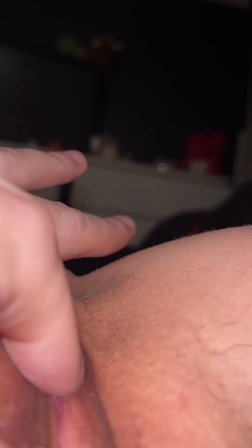 masturbating fingering pussy milf close up sex video
