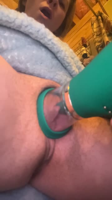 cum squirt petite masturbating pussy squirting 