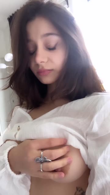 brunette cute natural big tits babe booty xxx video