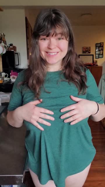 brunette chubby amateur natural silly curvy 