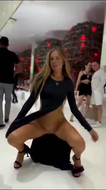 flashing pussy dance public free porn video