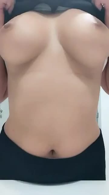 flashing natural tits boobs bouncing tits big tits hot video