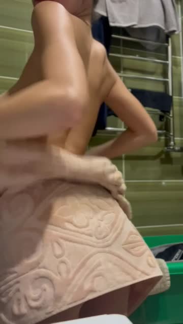 ass shaved pussy towel boobs tanlines titty drop 