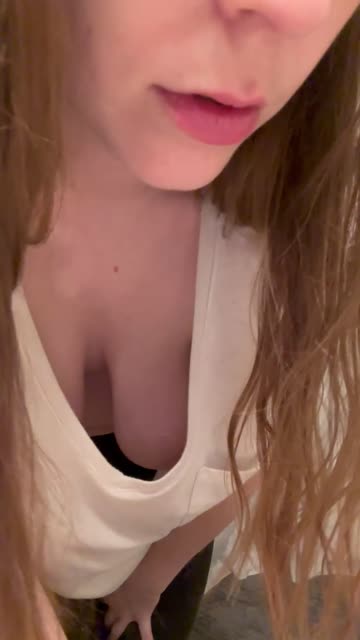 amateur milf big tits bouncing tits porn video