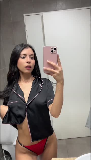 latina solo brunette hot video