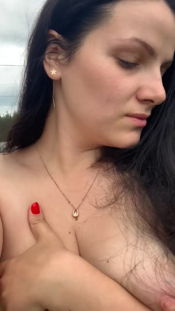 flashing brunette outdoor free porn video