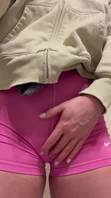 brunette milf pussy 