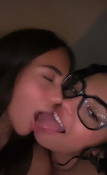 girls latina kissing xxx video