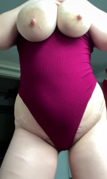 chubby mom bodysuit free porn video