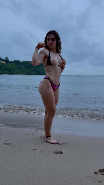 exhibitionist flexing fit 