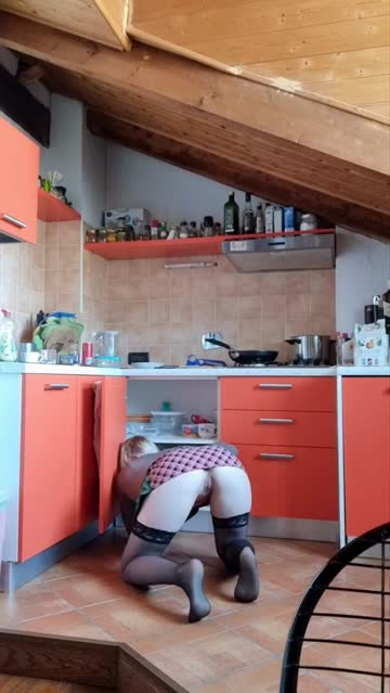 pussy kitchen clothed free porn video
