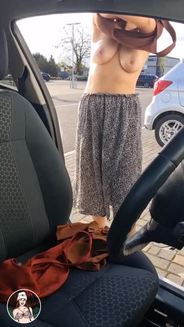 exhibitionist strip flashing xxx video